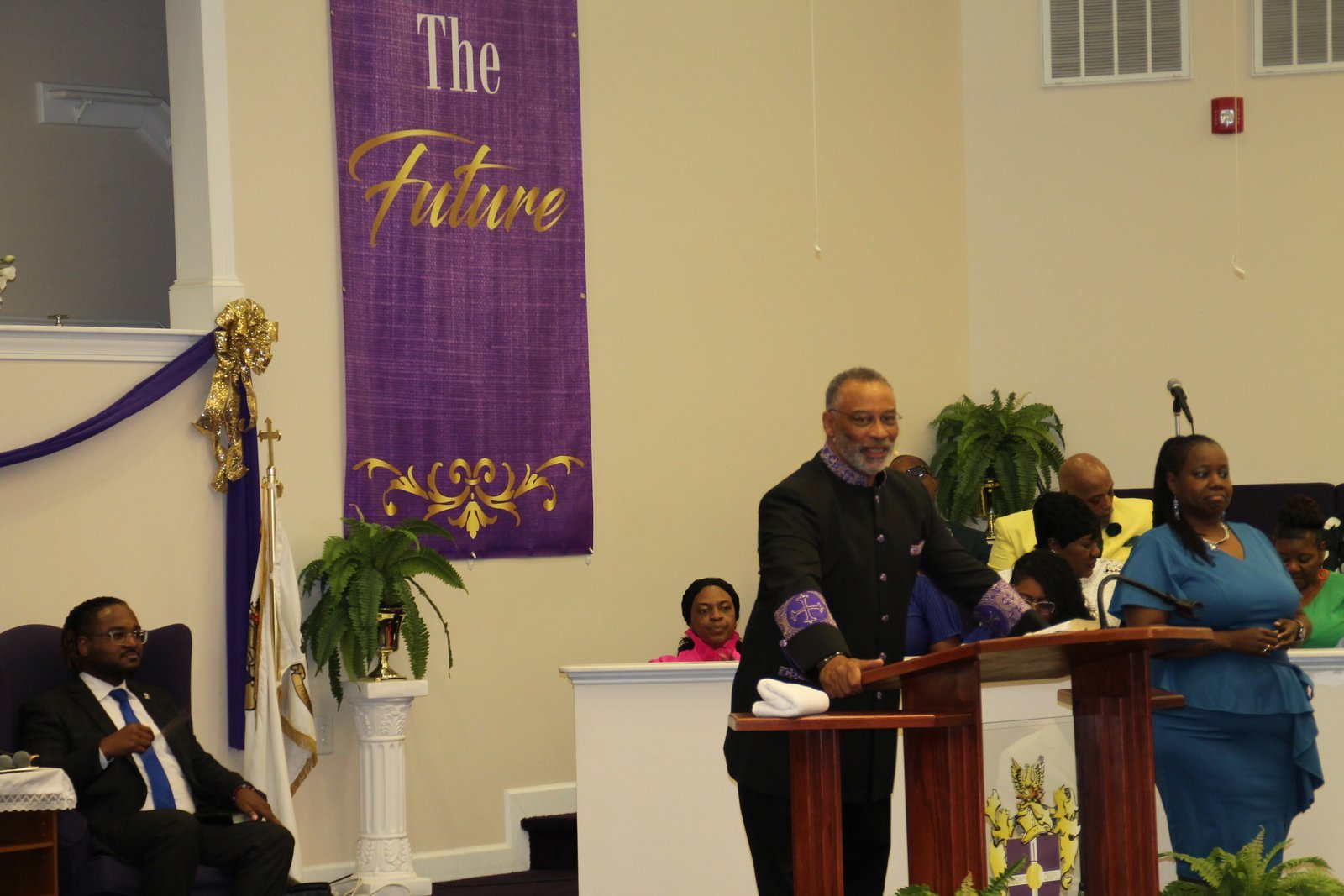 Vaughn's Chapel church family worshipping together in Elm City NC